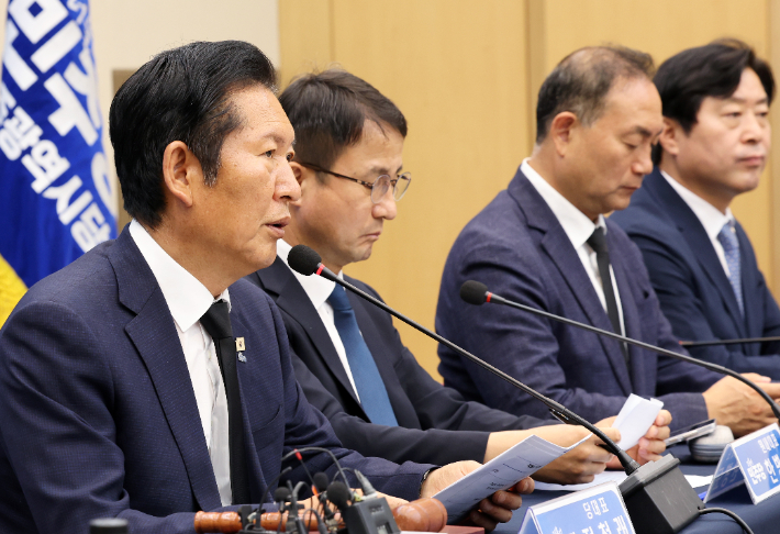 더불어민주당 정청래 대표가 12일 광주 서구 김대중컨벤션센터에서 열린 전남ㆍ광주 현장 최고위원회의에서 발언하고 있다. 연합뉴스