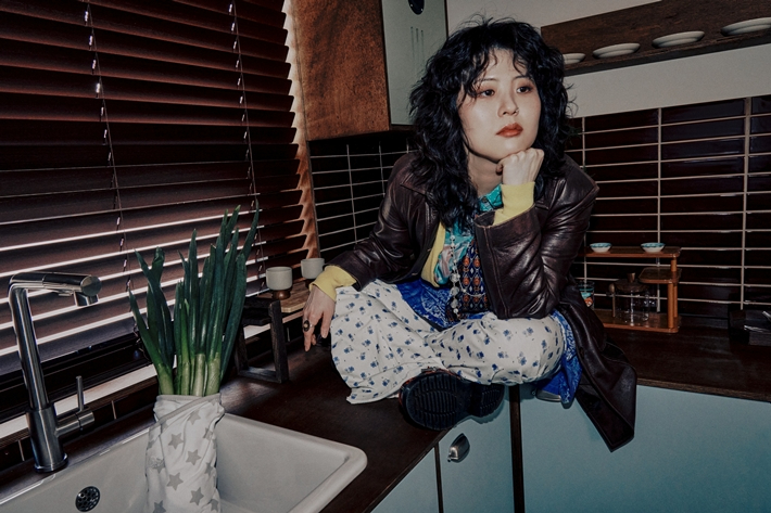 지난 4월 14일 두 번째 정규앨범 '건강한 사회의 일원'을 발매한 싱어송라이터 해파. 해파 제공