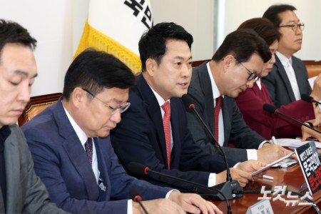최고위원회의 주재하는 장동혁 대표