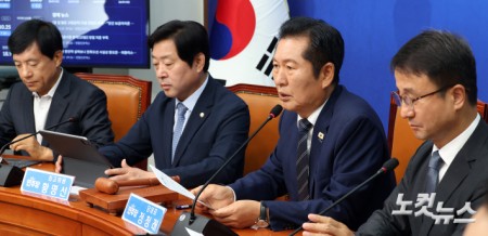 최고위 발언하는 정청래 대표