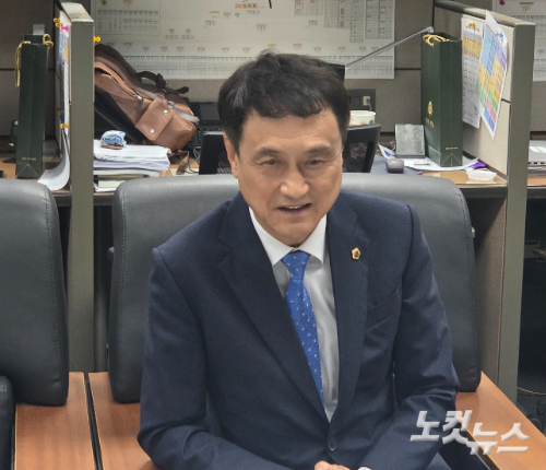 김희수 전북도의원이 15일 기자간담회를 하고 있다. 최명국 기자