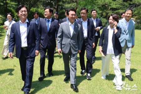 국무총리 만난 광역단체장 당선자들