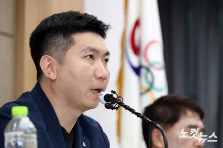 발언하는 유승민 대한체육회장