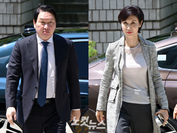 최태원 SK그룹 회장과 노소영 아트센터 나비 관장이 15일 서울 서초구 서울고등법원에서 열린 재산분할 파기환송심 2차 조정 기일에 출석하고 있다. 류영주 기자