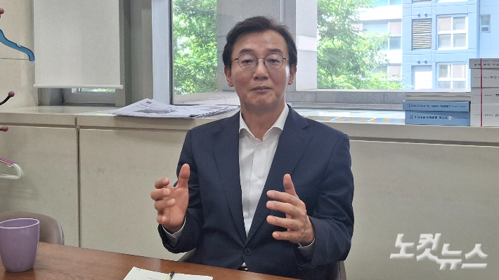전재수 부산시장 당선인은 15일 오후 부산시의회 기자실을 찾아 제10대 시의회 원구성과 관련한 입장을 밝혔다. 강민정 기자