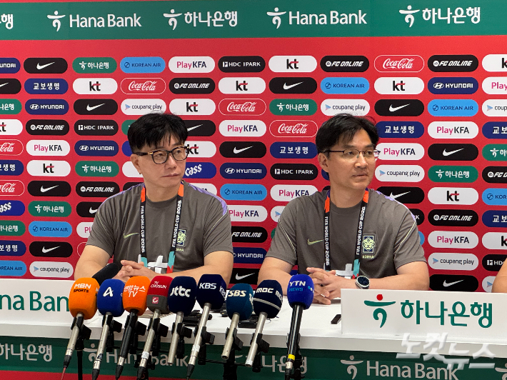 송준섭 수석 주치의와 한덕현 멘털 코치. 김조휘 기자