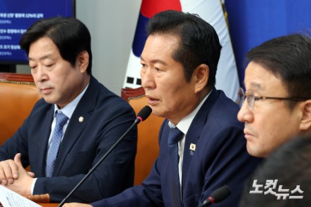 발언하는 정청래 대표