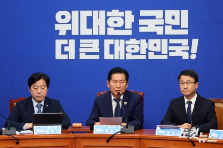 최고위 발언하는 정청래 대표