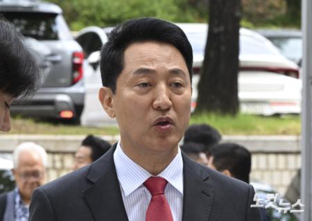 결심공판 입장 밝히는 오세훈