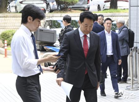 결심공판 출석하는 오세훈