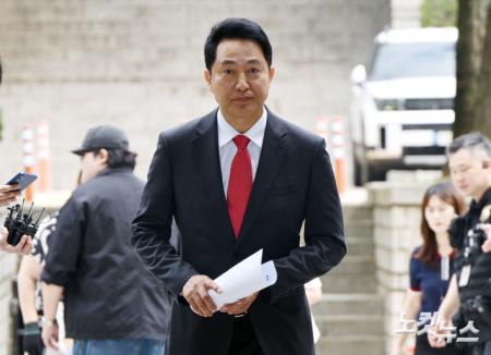 결심공판 출석하는 오세훈