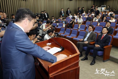국민의힘 정점식 원내대표가 17일 서울 여의도 국회에서 열린 당 의원총회에서 발언을 하고 있다.