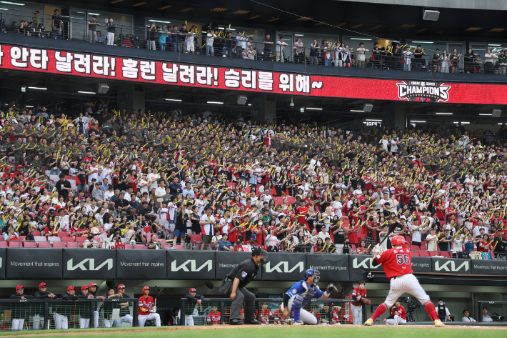 KIA 타이거즈의 경기 및 응원 장면. KIA 제공