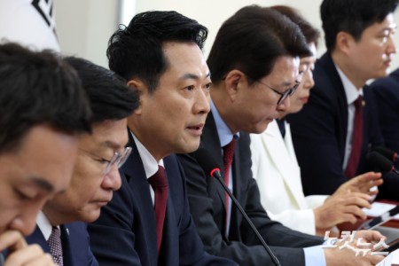 최고위원회의 발언하는 장동혁 대표