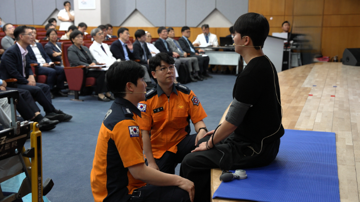 응급환자 구급·이송 상황 시연. 한국보건산업진흥원 제공