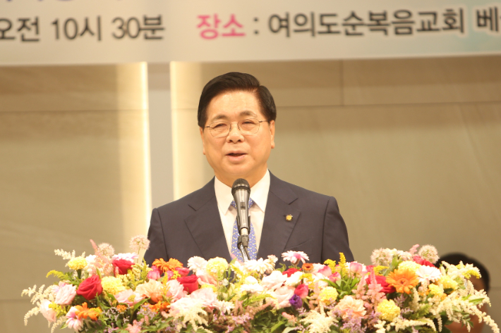 대표회장 이영훈 목사가 말씀을 전하고 있다. 전국여교역자회 제공