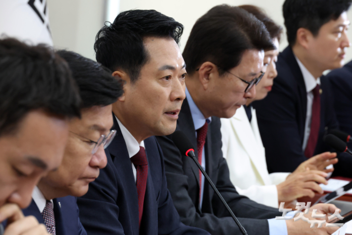 국민의힘 장동혁 대표가 18일 서울 여의도 국회에서 열린 최고위원회의에서 발언을 하고 있다. 윤창원 기자