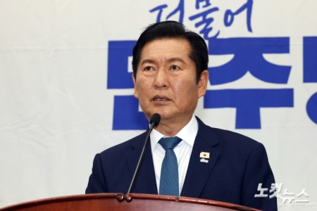 의총 발언하는 정청래 대표