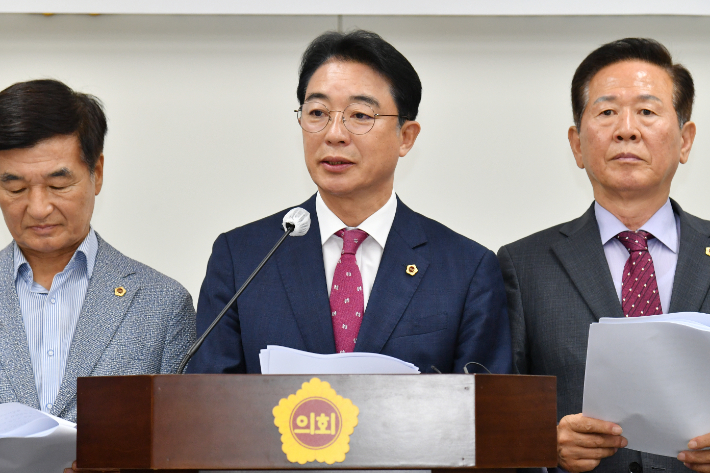12대 도의회 후반기 최학범 의장. 경남도의회 제공 