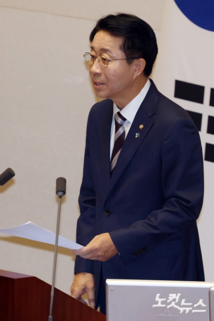18일 서울 여의도 국회에서 열린 제436회국회(임시회) 제3차 본회의에서 조정식 국회의장이 발언을 하고 있다.