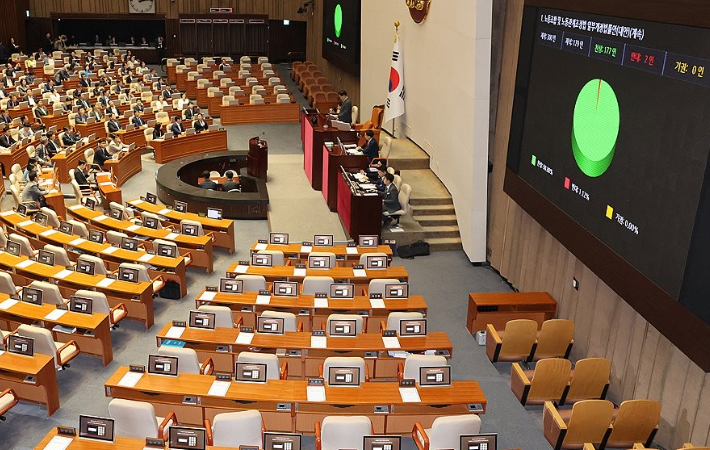 지난 2024년 8월 5일 국회 본회의에서 '노란봉투법'이 야당 주도로 통과되고 있다. 연합뉴스