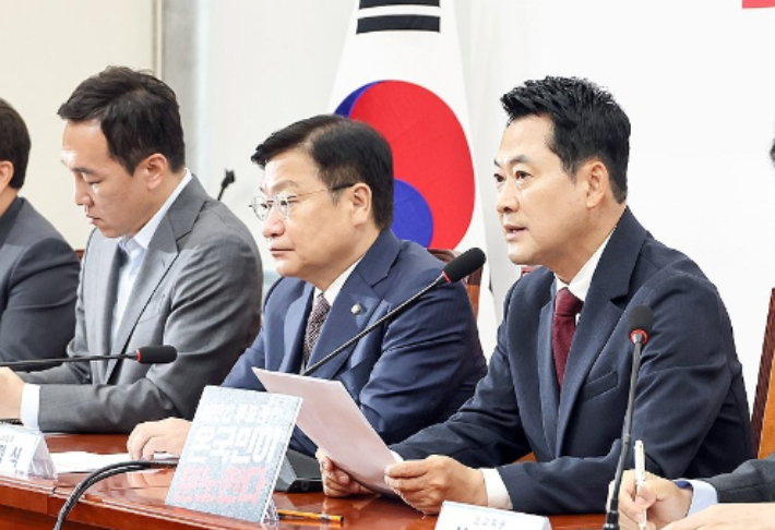 국민의힘 장동혁 대표가 18일 국회에서 열린 최고위원회의에서 발언하고 있다. 연합뉴스