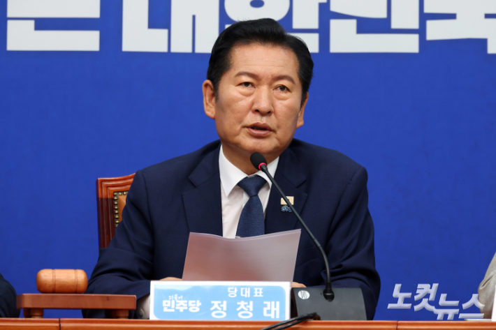 더불어민주당 정청래 대표가 19일 서울 여의도 국회에서 열린 최고위원회의에서 발언을 하고 있다. 윤창원 기자