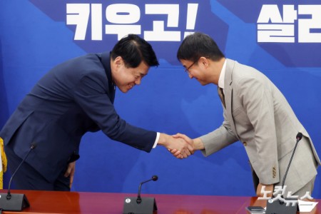 한병도 원내대표 찾은 김준형 원내대표