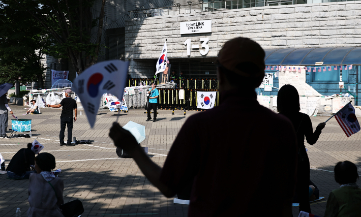 서울 송파구 올림픽공원 핸드볼경기장 출입문 앞. 연합뉴스