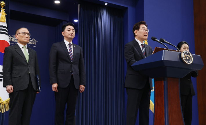 이재명 대통령이 19일 청와대 춘추관에서 G7참석·유럽순방 결과 브리핑을 하고 있다. 연합뉴스