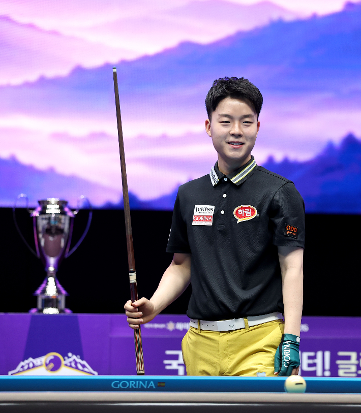 '국민의 행복쉼터 하이원리조트 PBA 챔피언십 2026' 남자부 우승을 확정한 김영원이 미소를 짓는 모습. PBA 