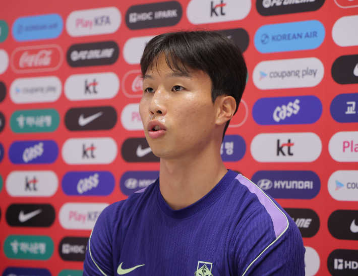 멕시코전 다음날 기자회견하는 엄지성. 연합뉴스