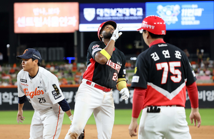 지난 10일 한화와 원정에서 2타점 적시타를 때린 KIA 아데를린. 연합뉴스 