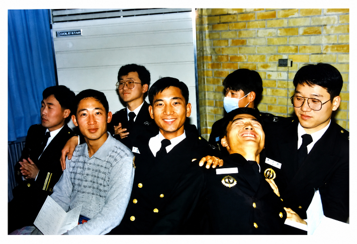 원일다락방 시절의 이상희 장로(첫번째 줄 가운데).  이상희 장로 제공