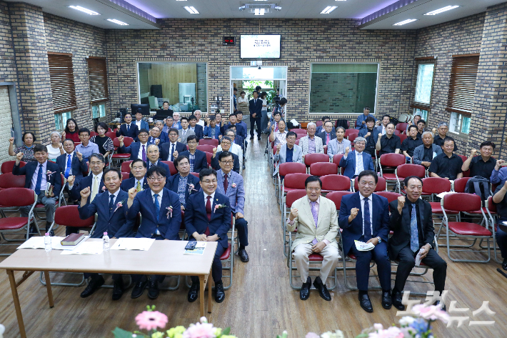 제13회 전북장로회총연합회 정기총회 참석자들이 기념촬영을 하고 있다. 최화랑 기자