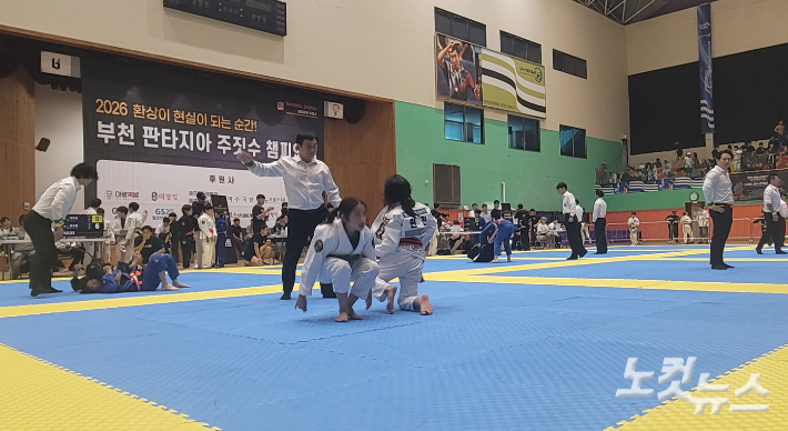 부천 판타지아 주짓수 대회의 김성배 심판위원장 모습. 박창주 기자