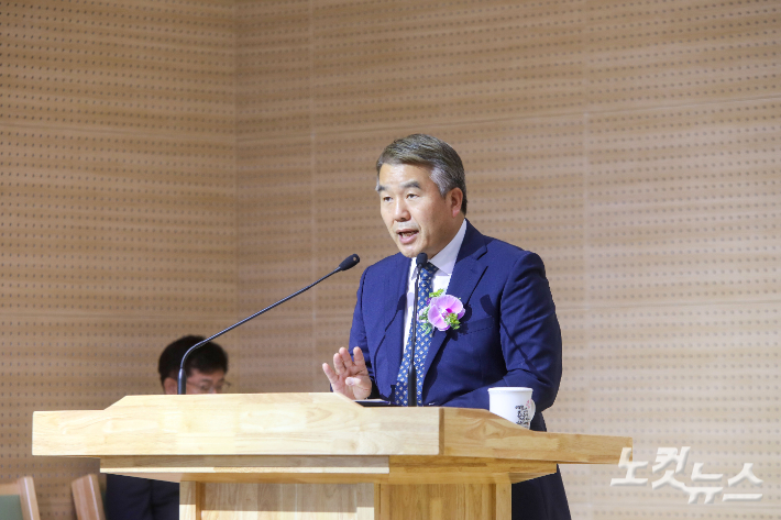 전북동노회 노회장 장효수 목사가 비전센터 준공 감사예배에서 설교를 전하고 있다. 최화랑 기자