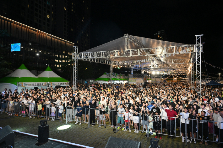 2026 태화강마두희축제에 참석한 시민들이 EDM 등 심야 프로그램을 즐기고 있다. 중구청 제공 