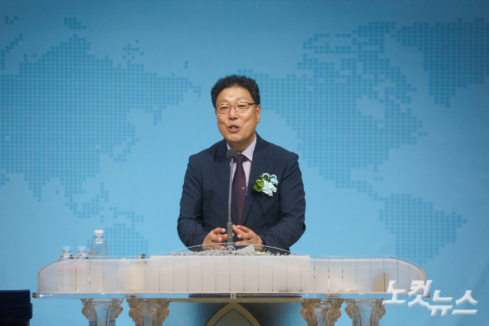 이리노회 노회장 이전남 목사가 말씀을 전하고 있다. 최화랑 기자