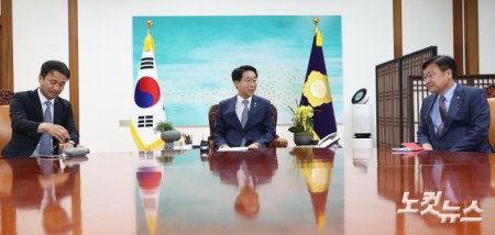 국회의장실에 모인 여야 원내대표