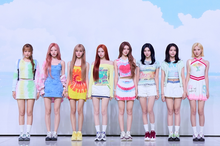 왼쪽부터 하츠투하츠 예온, 스텔라, 유하, 이안, 에이나, 주은, 카르멘, 지우. SM엔터테인먼트 제공