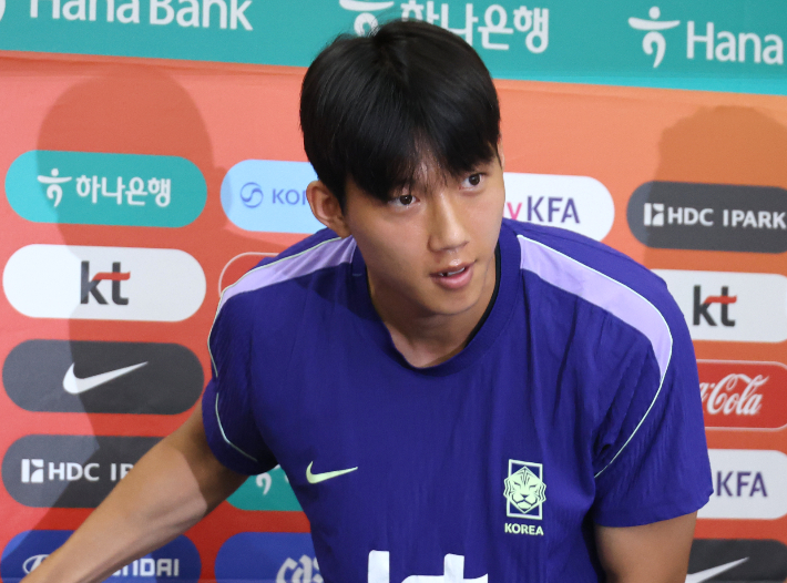 인터뷰 마친 이한범. 연합뉴스