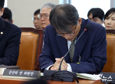 고개숙인 노태악