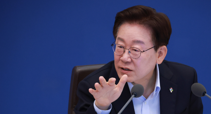  이재명 대통령이 23일 청와대에서 열린 국무회의 겸 비상경제점검회의에서 발언하고 있다. 연합뉴스