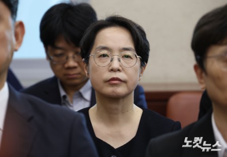 국회 출석한 민소영 前송파선관위원장