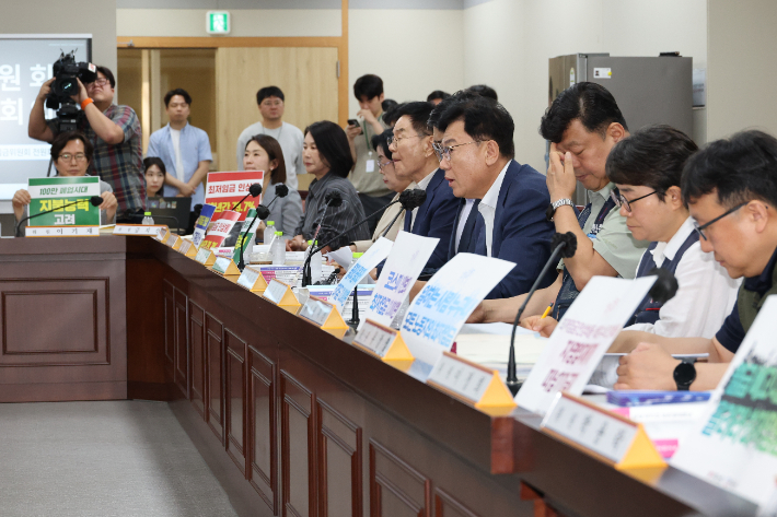 23일 정부세종청사 최저임금위원회에서 열린 제8차 전원회의에서 류기정 한국경영자총협회(경총) 전무가 발언하고 있다. 연합뉴스