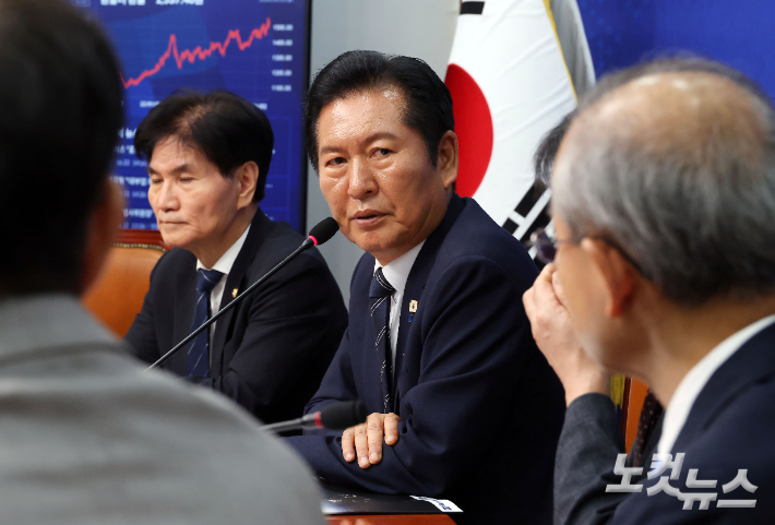 더불어민주당 정청래 대표가 토론회에 참석해 모두발언 하고 있다. 황진환 기자