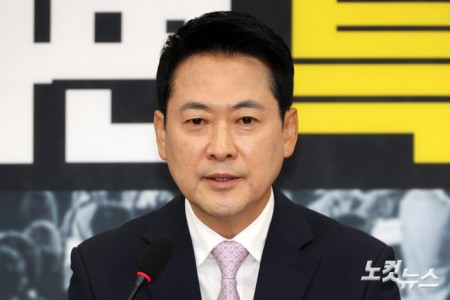 기자회견하는 장동혁