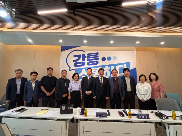 민선 9기 강릉시장직 인수위원회는 24일 시정 전반의 대대적인 체질 개선과 혁신을 예고하며 주요업무 보고회를 성공적으로 마무리했다. 인수위원회 제공