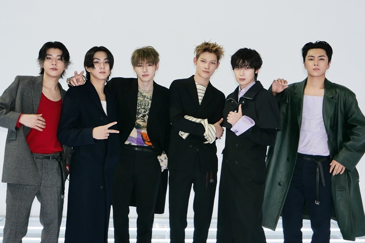 K팝 콘서트 '예매 전쟁' 폐해 끝낼까…韓팬들 먼저 챙긴다[파고들기]